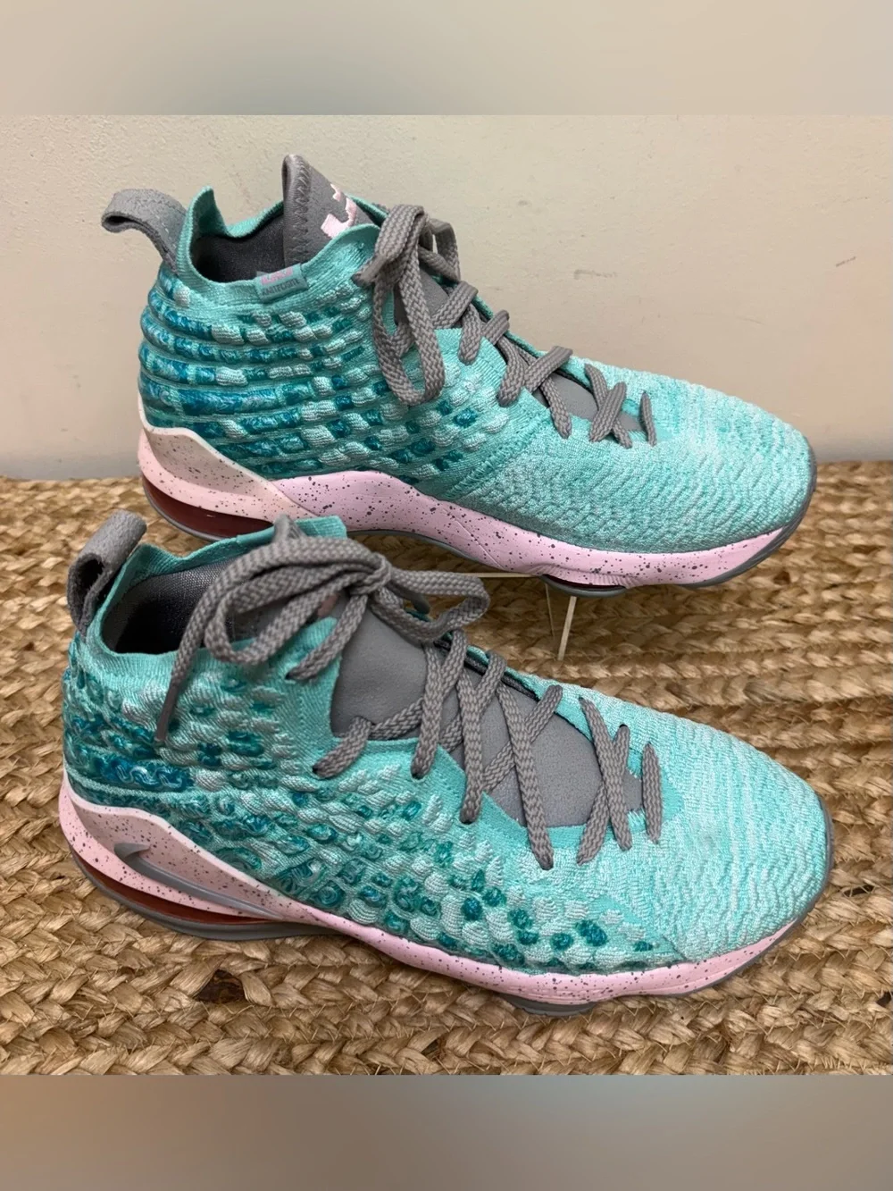 Nike LeBron 17 South Beach Youth 6.5